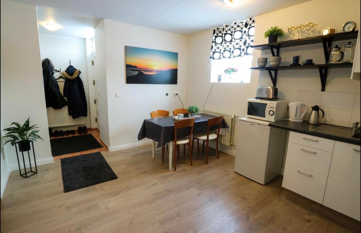 Отель 10B Gamla Laeknishusith Hg15108 Saudarkrokur Экстерьер фото